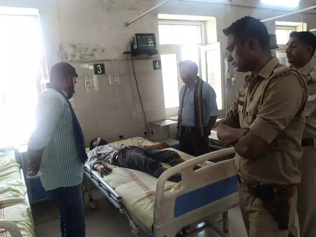 एसएसपी कार्यालय में युवक ने एसएसपी के सामने ज़हरीला पदार्थ खाया एसएसपी कार्यालय में युवक ने एसएसपी के सामने ज़हरीला पदार्थ खाया