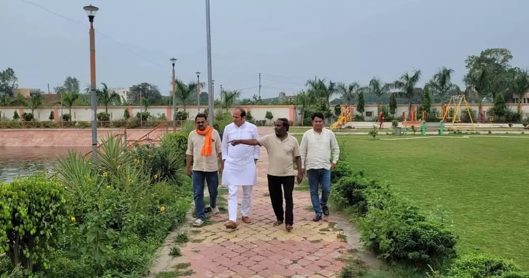 संत बूढाबाबू तलाब का पूर्व मंत्री ने किया निरिक्षण संत बूढाबाबू तलाब का पूर्व मंत्री ने किया निरिक्षण
