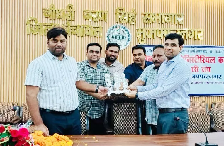 यादगार-शानदार पारी खेलकर मुजफ्फरनगर से विदा हुए एडीएम नरेन्द्र बहादुर यादगार-शानदार पारी खेलकर मुजफ्फरनगर से विदा हुए एडीएम नरेन्द्र बहादुर