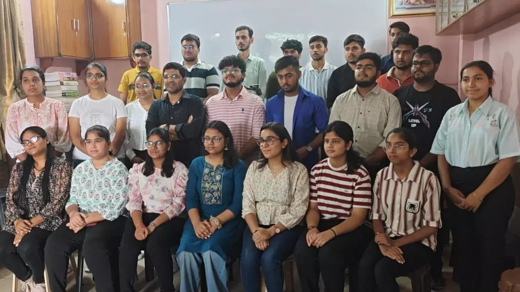 अचीवर्स एकेडमी के विद्यार्थियों ने सीबीएसई 12वीं के परिणामों में दिखाई अपनी प्रतिभा अचीवर्स एकेडमी के विद्यार्थियों ने सीबीएसई 12वीं के परिणामों में दिखाई अपनी प्रतिभा