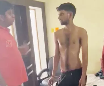 धनवान युवा की गुंडागर्दी, विशु तायल ने अब डंडे से पीटा धनवान युवा की गुंडागर्दी, विशु तायल ने अब डंडे से पीटा