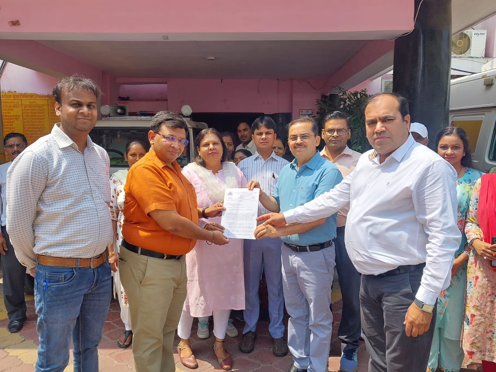 संविदा स्वास्थ्य कर्मचारियों ने दी हड़ताल की चेतावनी