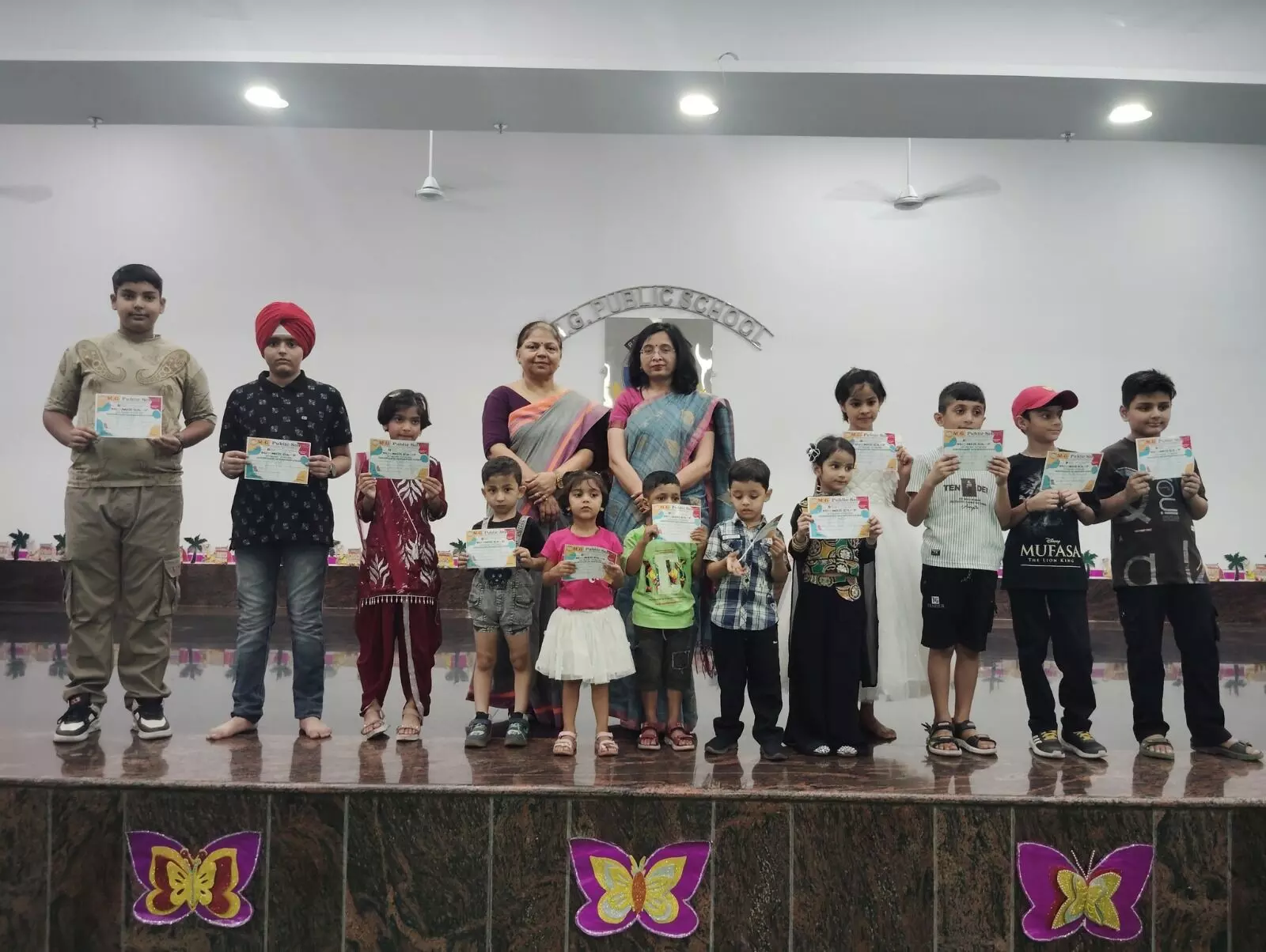 एम.जी. पब्लिक स्कूल में बच्चों ने दिखाया प्रतिभा का जोश, समर कैंप का समापन एम.जी. पब्लिक स्कूल में बच्चों ने दिखाया प्रतिभा का जोश, समर कैंप का समापन