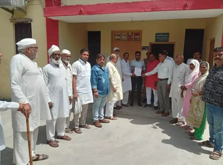देवबंद नगर में बढ़ते अतिक्रमण को लेकर उत्तर प्रदेश जनकल्याण मंच ने उपजिलाधिकारी को सौंपा ज्ञापन देवबंद नगर में बढ़ते अतिक्रमण को लेकर उत्तर प्रदेश जनकल्याण मंच ने उपजिलाधिकारी को सौंपा ज्ञापन