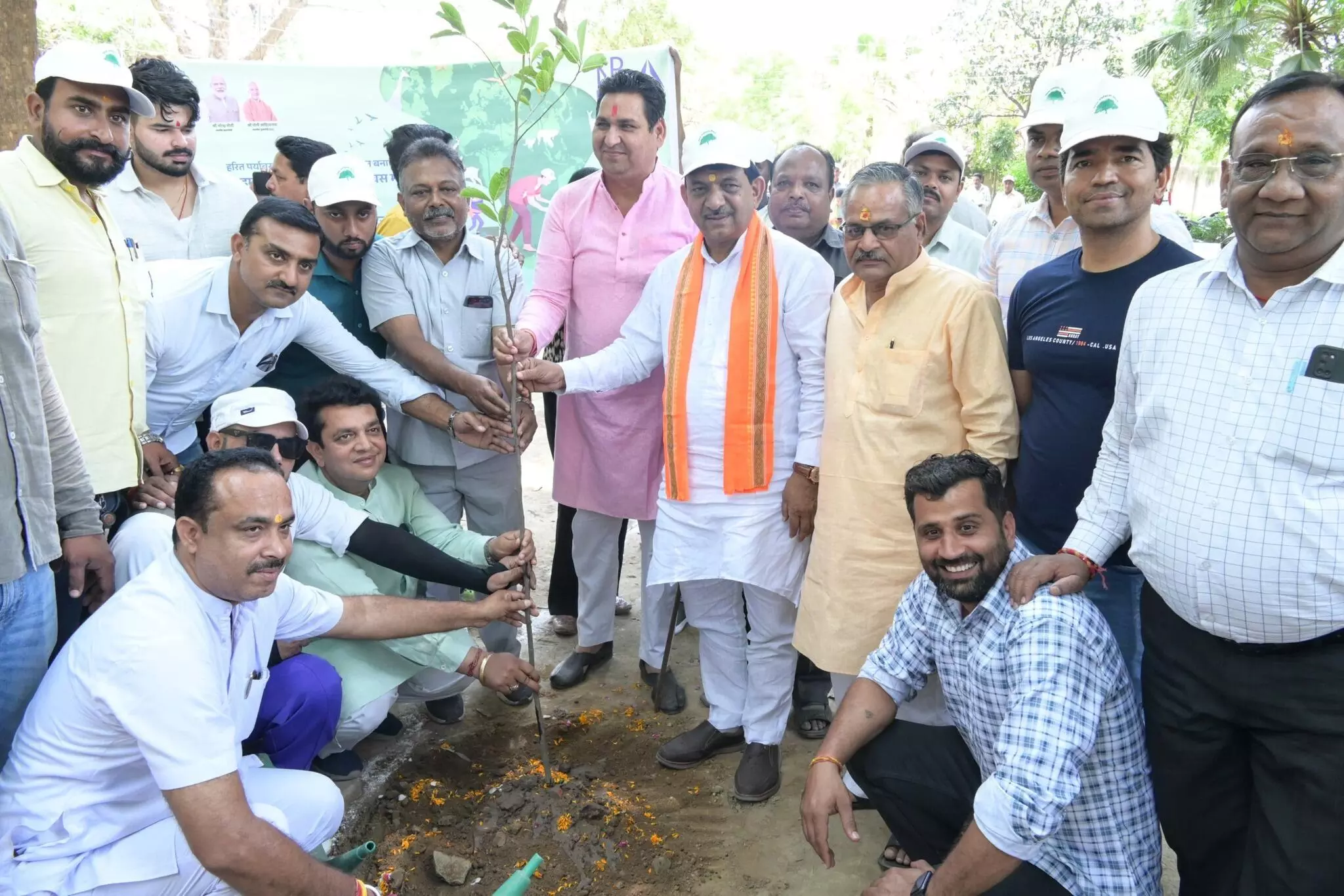 गौ सेवा-पर्यावरण संरक्षण को समर्पित सीएम योगीः कपिल देव गौ सेवा-पर्यावरण संरक्षण को समर्पित सीएम योगीः कपिल देव