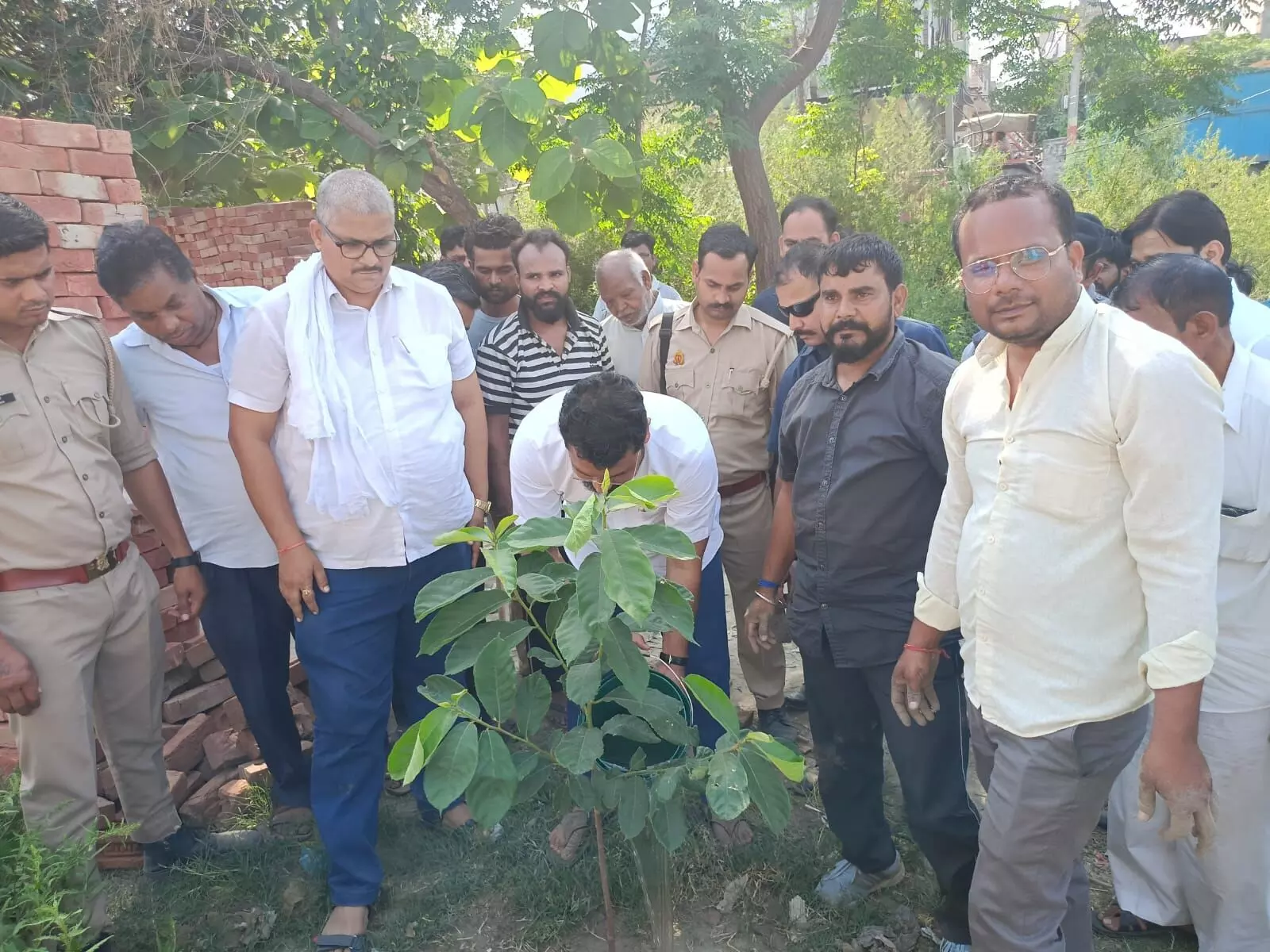 पर्यावरण हम सबके लिए बहुत महत्वपूर्ण है- सांसद चंद्रशेखर पर्यावरण हम सबके लिए बहुत महत्वपूर्ण है- सांसद चंद्रशेखर