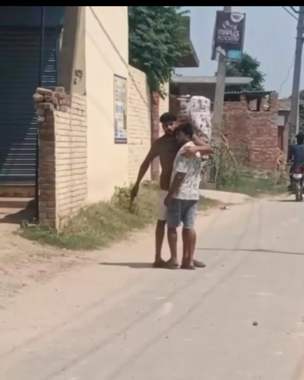देवबंद: तमंचा लहराकर दलित युवक को धमकाने का वीडियो वायरल, आरोपी की तलाश में जुटी पुलिस