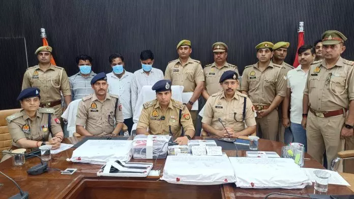 अवैध टेलीफोन एक्सचेंज चला रहे तीन शातिर गिरफ्तार अवैध टेलीफोन एक्सचेंज चला रहे तीन शातिर गिरफ्तार