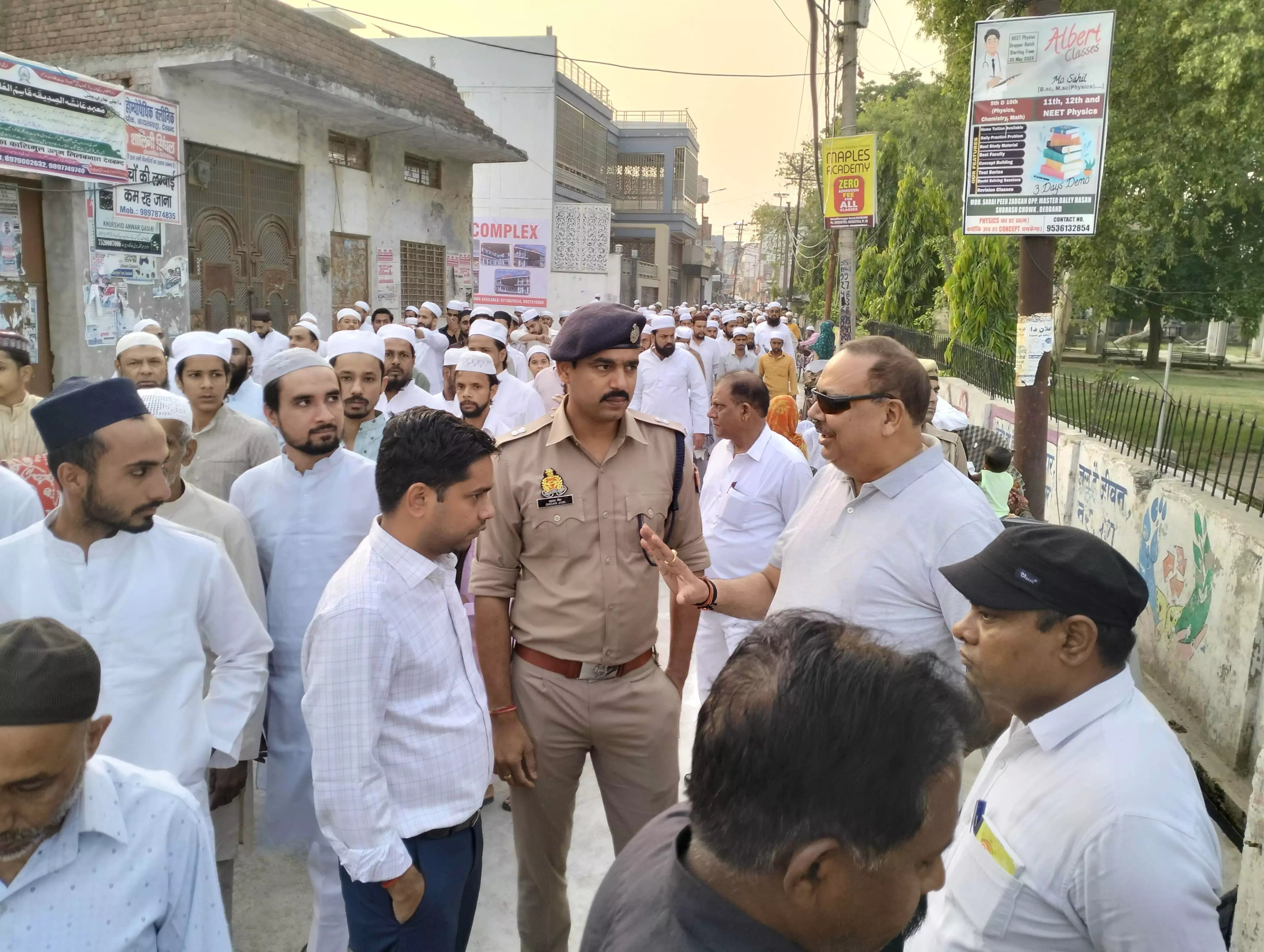 हजारों मुसलमानों ने अदा की ईद-उल-अजहा की नमाज़ हजारों मुसलमानों ने अदा की ईद-उल-अजहा की नमाज़