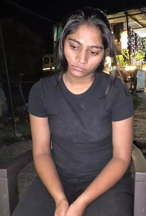 पति के प्यार में नहीं, प्रेमी के लिए बनी कातिल: सोनम ने साजिश रच कर करवाई पति की हत्या, खाई में खुद दिया धक्का पति के प्यार में नहीं, प्रेमी के लिए बनी कातिल: सोनम ने साजिश रच कर करवाई पति की हत्या, खाई में खुद दिया धक्का
