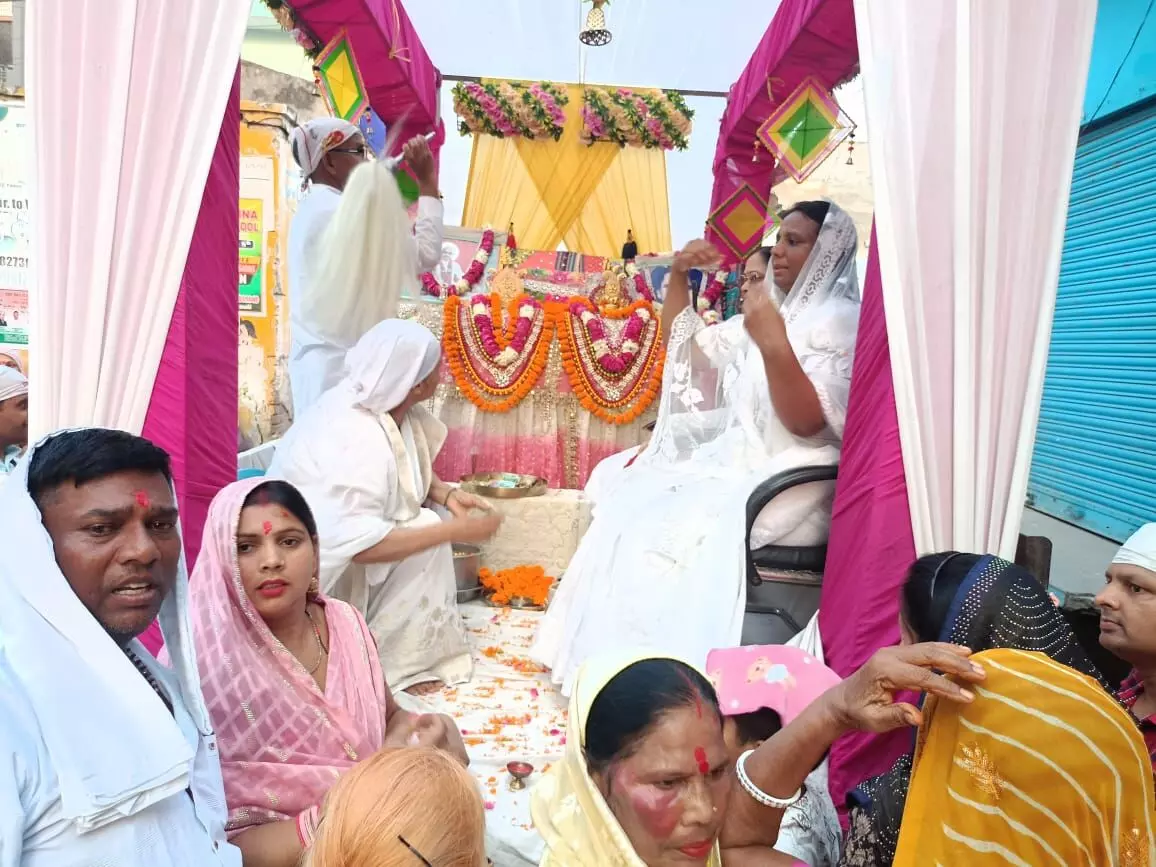 श्री कृष्ण प्रणामी मंदिर में 40 परायण पाठ और शोभायात्रा का भव्य आयोजन श्री कृष्ण प्रणामी मंदिर में 40 परायण पाठ और शोभायात्रा का भव्य आयोजन