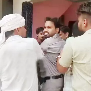 बिराल में बिजली विभाग की टीम पर हमला, श्रम् को बंधक बनाने की कोशिश बिराल में बिजली विभाग की टीम पर हमला, श्रम् को बंधक बनाने की कोशिश