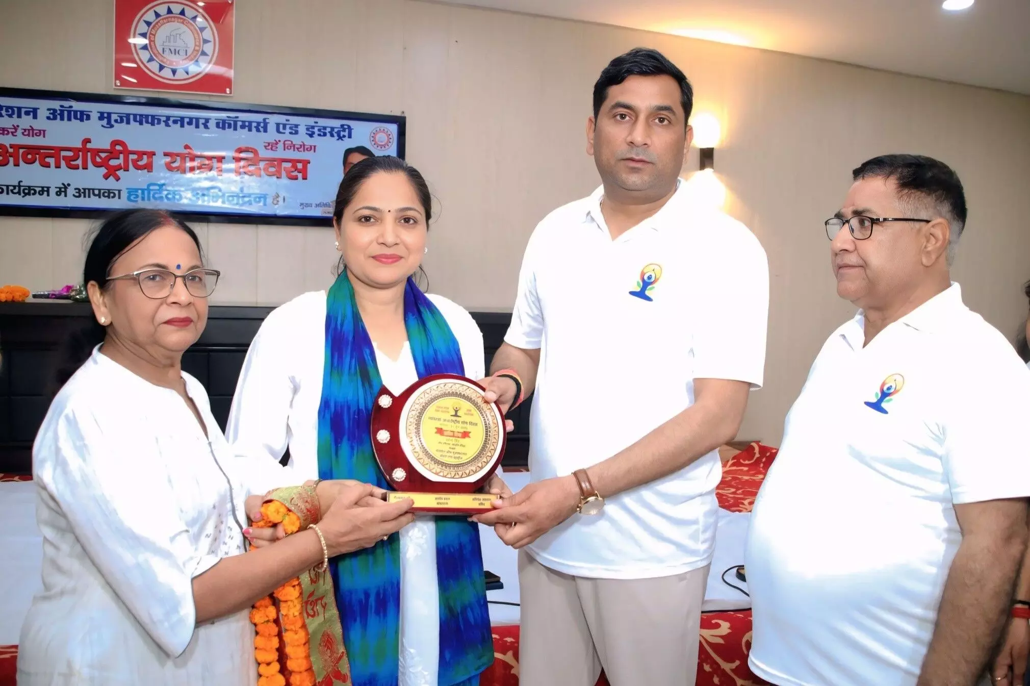 उद्यमियों ने मंत्री सोमेन्द्र तोमर संग किया योगाभ्यास उद्यमियों ने मंत्री सोमेन्द्र तोमर संग किया योगाभ्यास