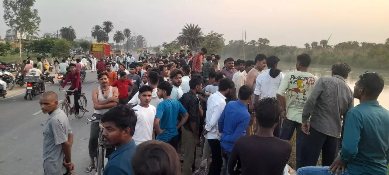 पारिवारिक विवाद के बाद युवक ने गंग नहर में लगाई छलांग, डूबने से हुई मौत पारिवारिक विवाद के बाद युवक ने गंग नहर में लगाई छलांग, डूबने से हुई मौत