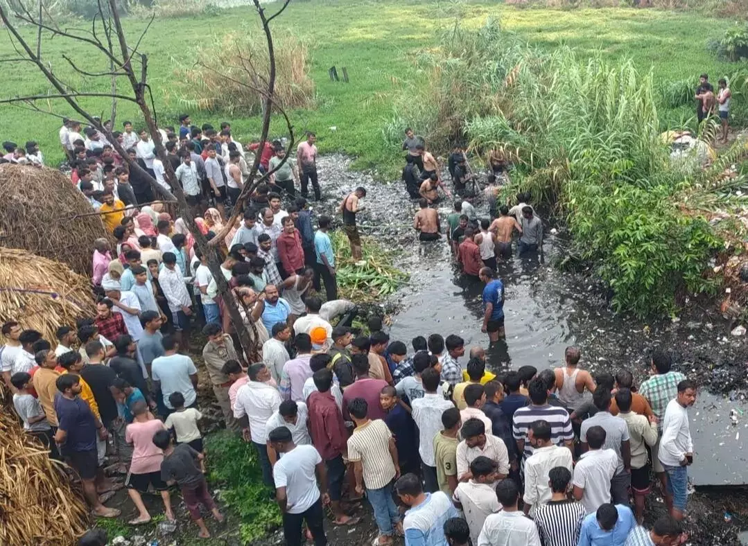 मुजफ्फरनगर में पहली बारिश बनी काल, पानी के बहाव में बहा तीन वर्षीय मासूम मुजफ्फरनगर में पहली बारिश बनी काल, पानी के बहाव में बहा तीन वर्षीय मासूम