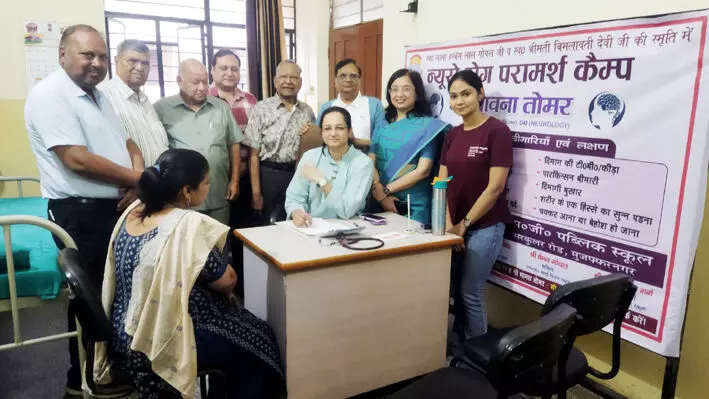 एम.जी. पब्लिक स्कूल में रोगियों को मिला उपचार का दोहरा लाभ एम.जी. पब्लिक स्कूल में रोगियों को मिला उपचार का दोहरा लाभ