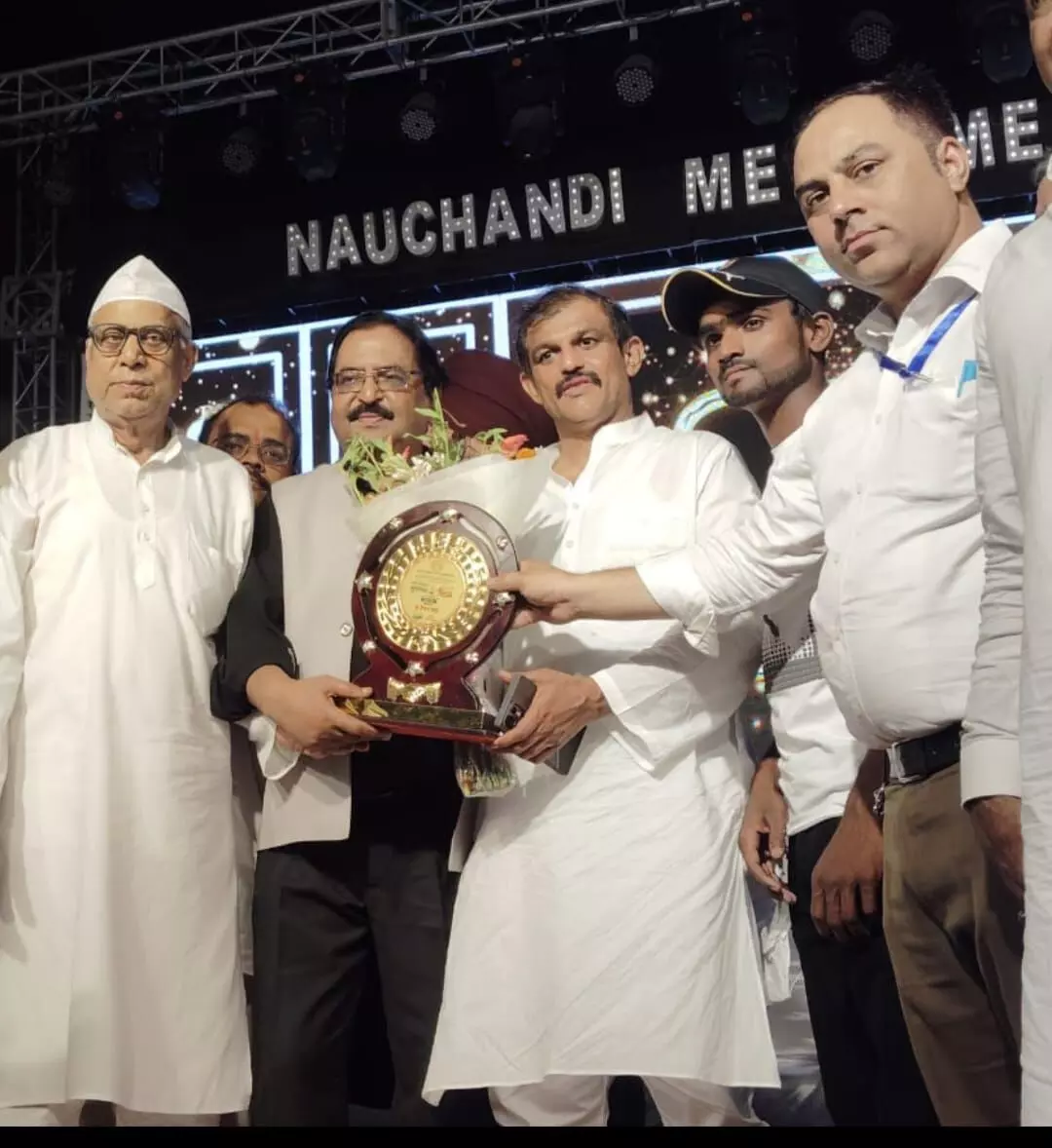नौचंदी मेले में आयोजित ऐतिहासिक मुशायरा का खतौली के विश्व विख्यात शायर रियाज सागर ने किया संचालन नौचंदी मेले में आयोजित ऐतिहासिक मुशायरा का खतौली के विश्व विख्यात शायर रियाज सागर ने किया संचालन
