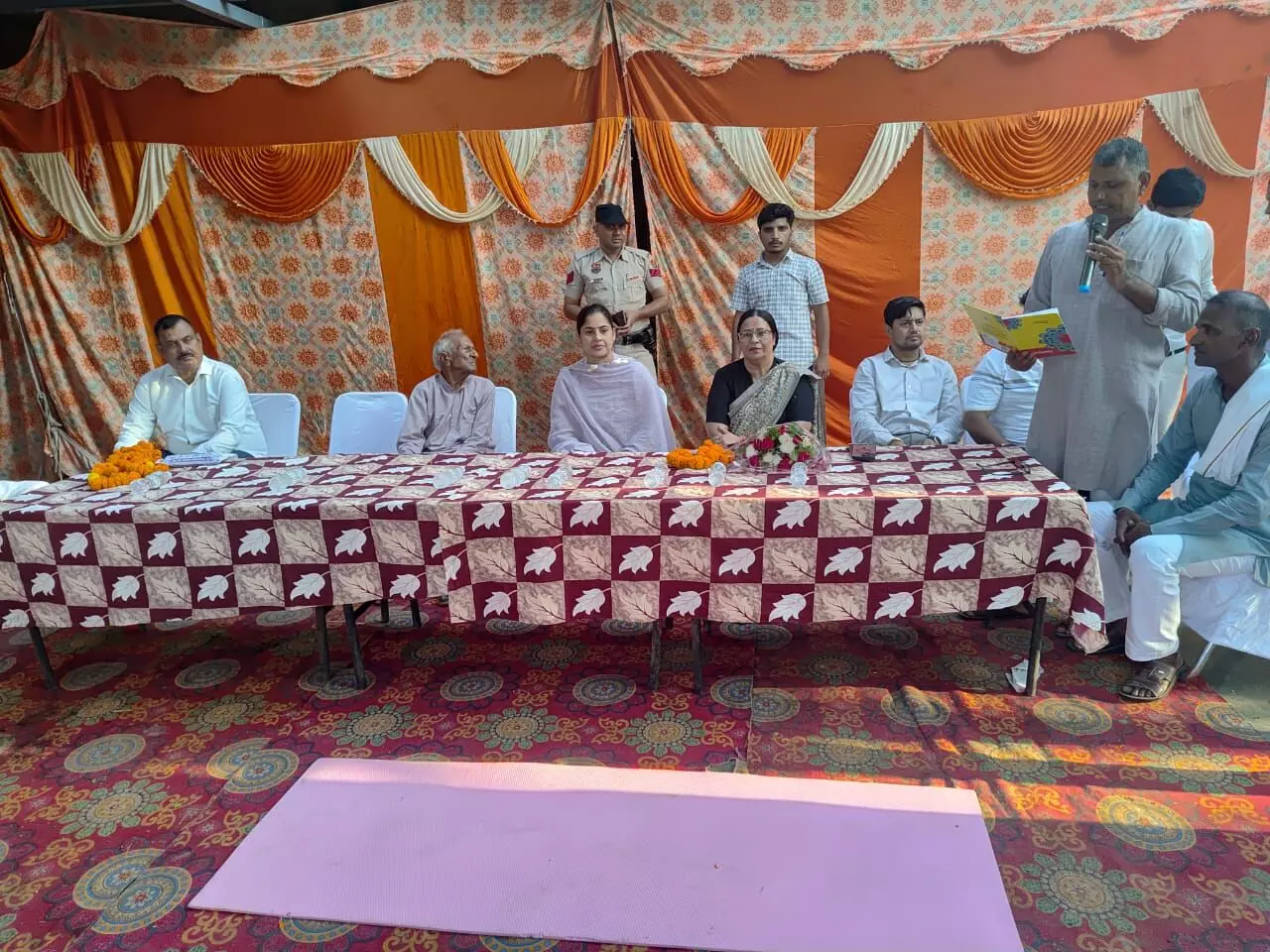 थानाभवन: हसनपुर और रशीदगढ़ गांव में मेयर कोमल सैनी का जोरदार स्वागत, बेटियों के सम्मान पर दिया बड़ा संदेश थानाभवन: हसनपुर और रशीदगढ़ गांव में मेयर कोमल सैनी का जोरदार स्वागत, बेटियों के सम्मान पर दिया बड़ा संदेश