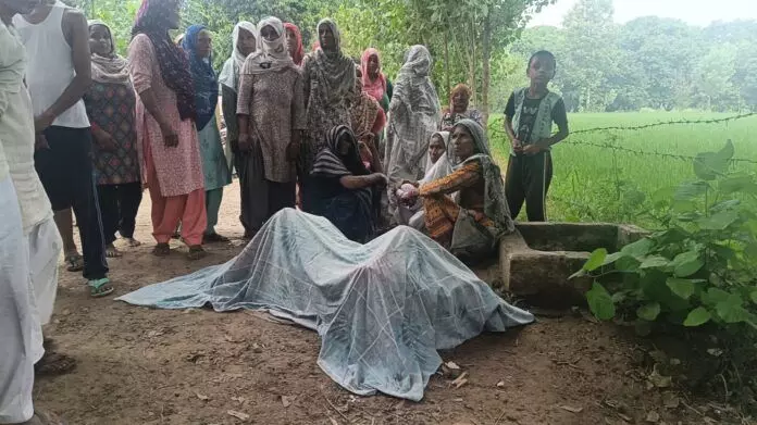 बाग चौकीदार की संदिग्ध मौत, परिजनों ने लगाया हत्या का आरोप बाग चौकीदार की संदिग्ध मौत, परिजनों ने लगाया हत्या का आरोप