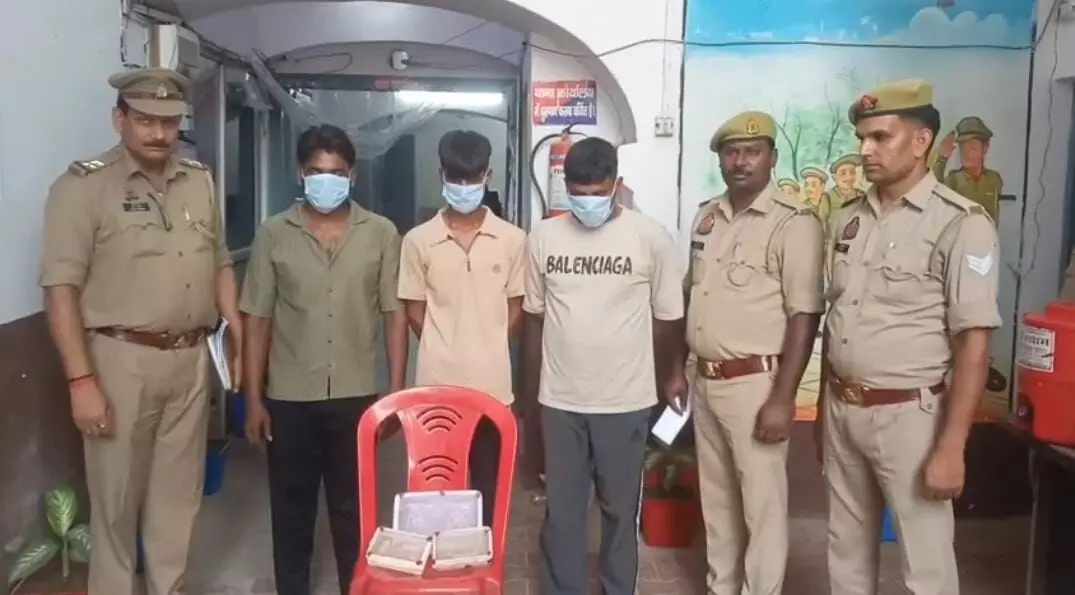 चाँद कॉलोनी मे बन्द मकान मे हुई चोरी की घटना का पुलिस ने किया खुलासा तीन आरोपी किये गिरफ्तार,आभूषण किये बरामद