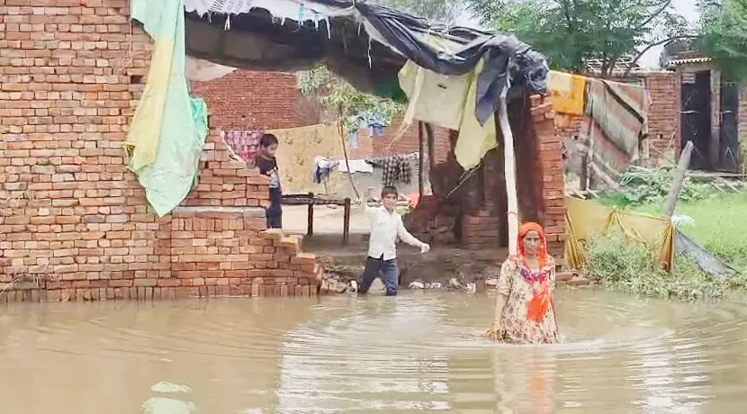 बारिश थमी, लेकिन मुसीबत से घिरा गरीब फरजाना का परिवार