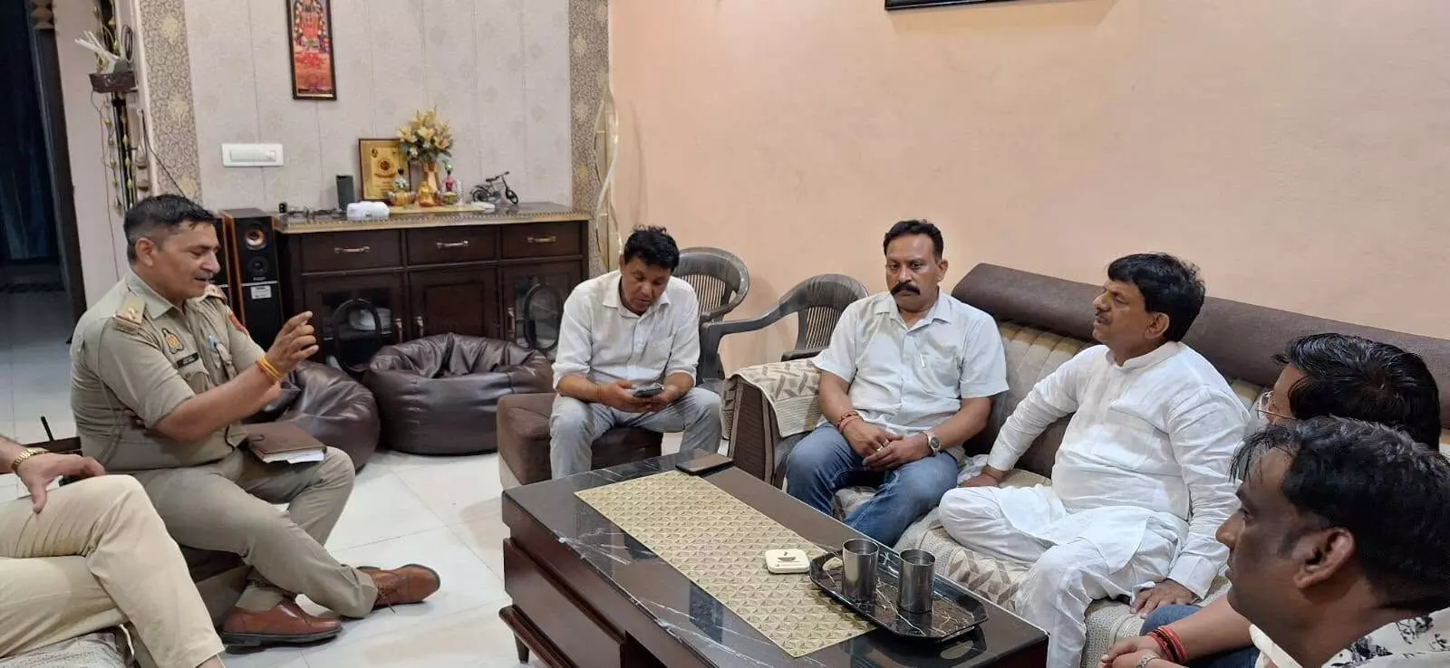 द्वारिकापुरी में अमित वत्स के आवास पहुंचे मंत्री कपिल देव द्वारिकापुरी में अमित वत्स के आवास पहुंचे मंत्री कपिल देव