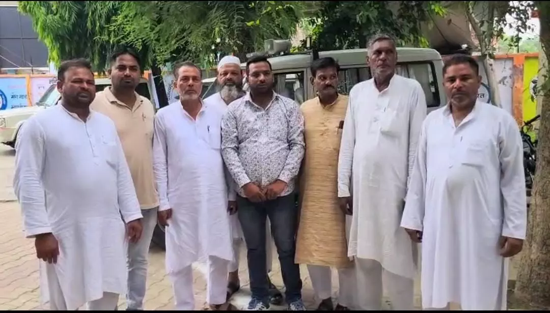 स्वकर प्रणाली को कुछ समय के लिए स्थगित कराने की मांग को लेकर सभासदों ने समाधान दिवस में सौंपा ज्ञापन स्वकर प्रणाली को कुछ समय के लिए स्थगित कराने की मांग को लेकर सभासदों ने समाधान दिवस में सौंपा ज्ञापन