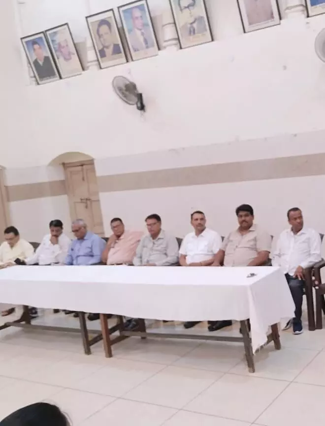 डीएवी इंटर कॉलेज में माध्यमिक शिक्षक संघ की जिला कार्यकारिणी की बैठक संपन्न, 20 अगस्त को धरने की घोषणा डीएवी इंटर कॉलेज में माध्यमिक शिक्षक संघ की जिला कार्यकारिणी की बैठक संपन्न, 20 अगस्त को धरने की घोषणा