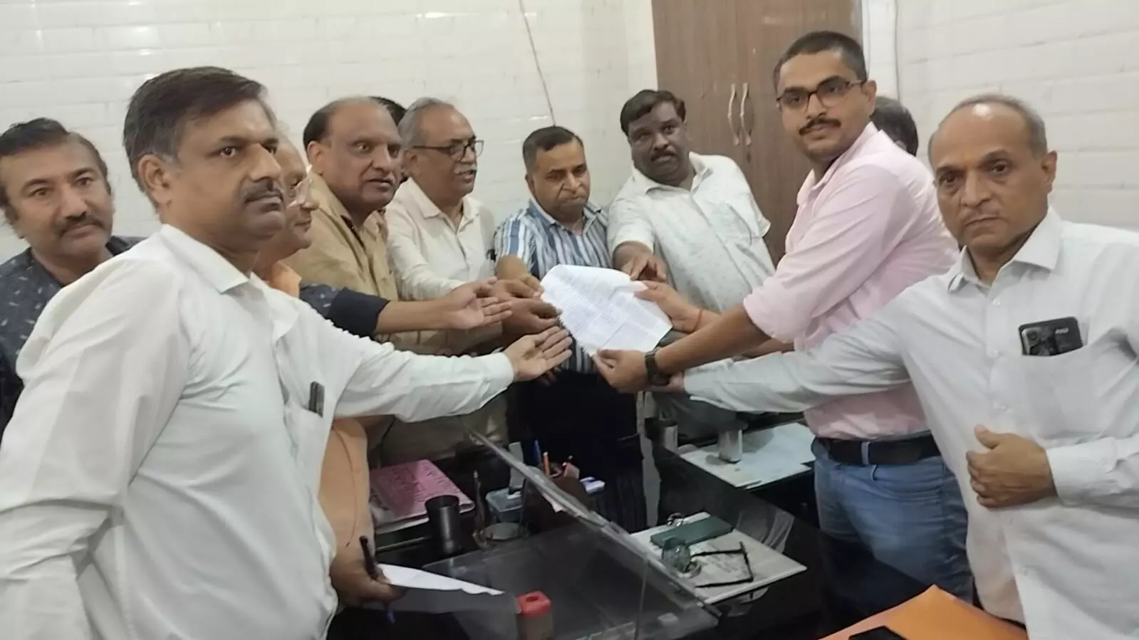 मतदाता सूची में गड़बड़ियों के चलते चुनाव रद्द, हाईकोर्ट के आदेश पर कार्रवाई मतदाता सूची में गड़बड़ियों के चलते चुनाव रद्द, हाईकोर्ट के आदेश पर कार्रवाई