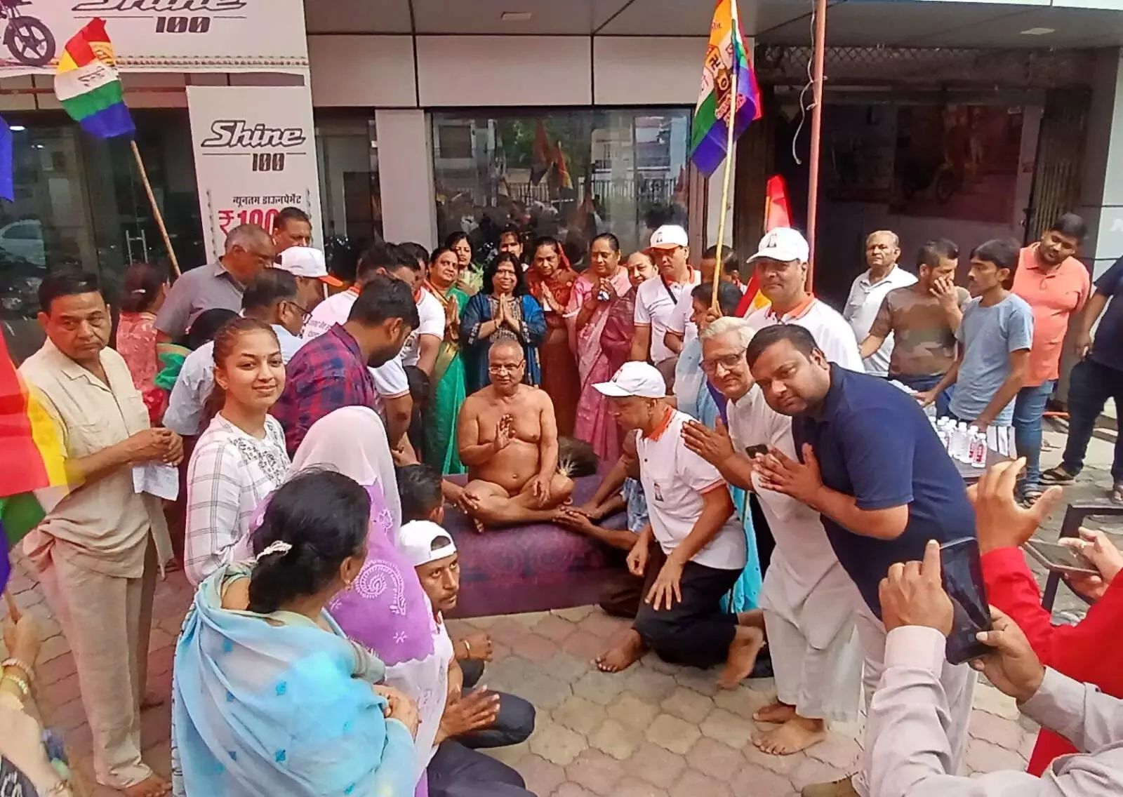 देवबंद में भव्य उल्लास के साथ हुआ आचार्य श्री 108 अरुण सागर जी महाराज का स्वागत देवबंद में भव्य उल्लास के साथ हुआ आचार्य श्री 108 अरुण सागर जी महाराज का स्वागत