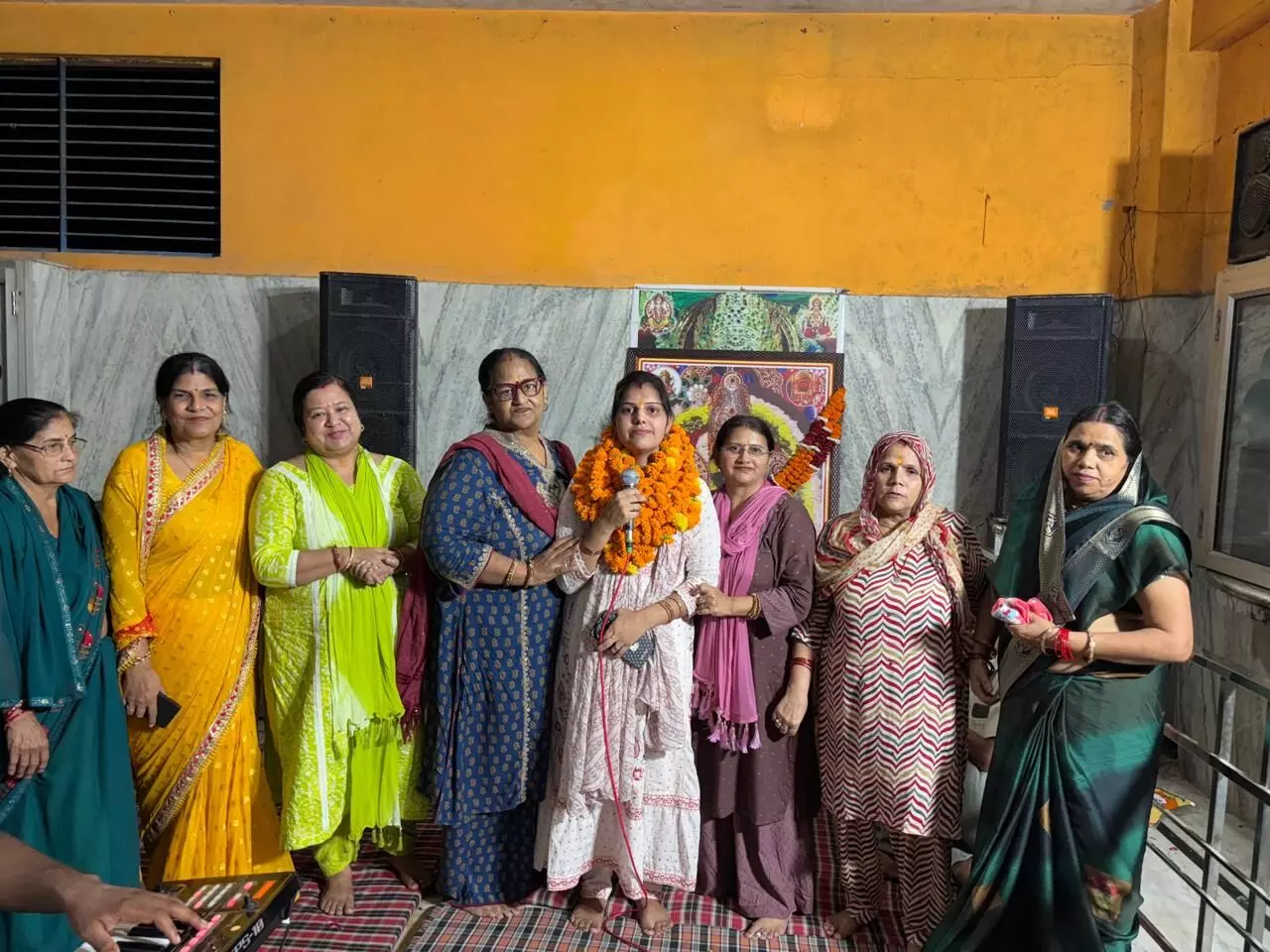खाटू श्याम संकीर्तन में उमड़े श्रद्धालु, भजनों की गूंज से गूंजा मंदिर परिसर खाटू श्याम संकीर्तन में उमड़े श्रद्धालु, भजनों की गूंज से गूंजा मंदिर परिसर