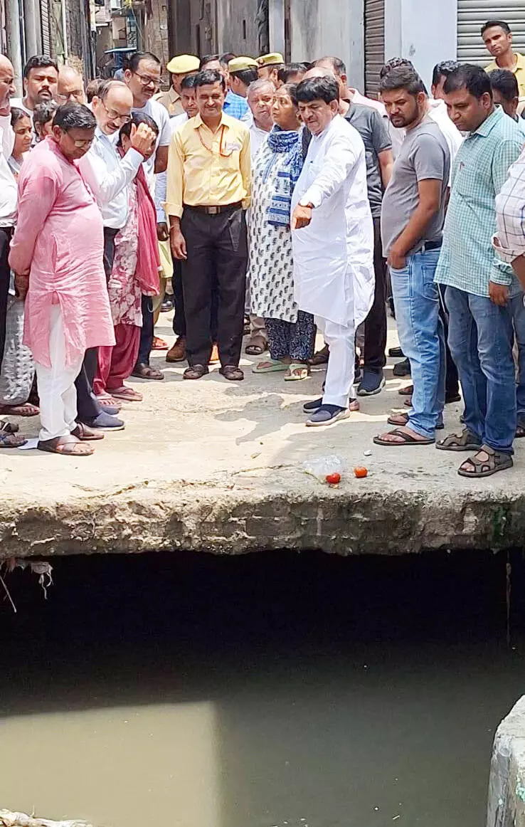 MUZAFFARNAGAR RAIN-जनता ने जनप्रतिनिधियों को दिखाये बदहाली के नाले