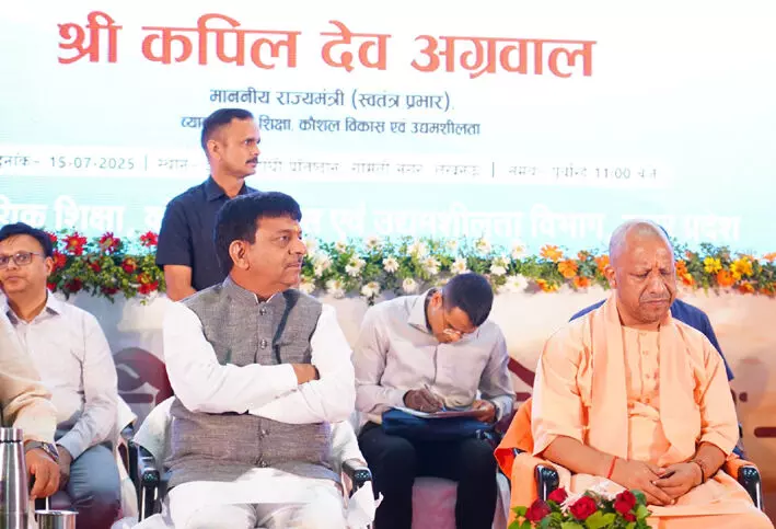 आत्मनिर्भर भारत के निर्माण में भागीदार बनें युवाः योगी आत्मनिर्भर भारत के निर्माण में भागीदार बनें युवाः योगी