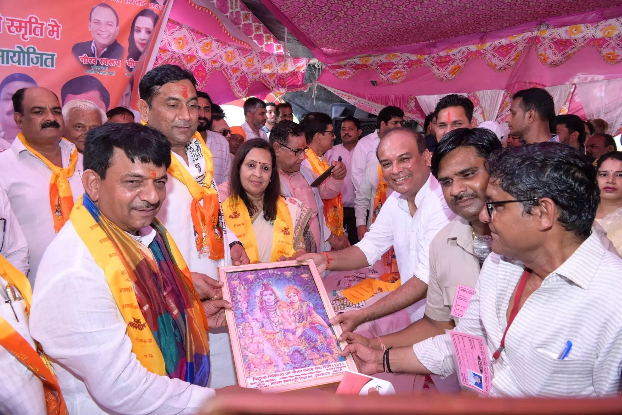 पूर्व मंत्री चितरंजन स्वरूप की स्मृति में कंावड़ सेवा शिविर का शुभारंभ