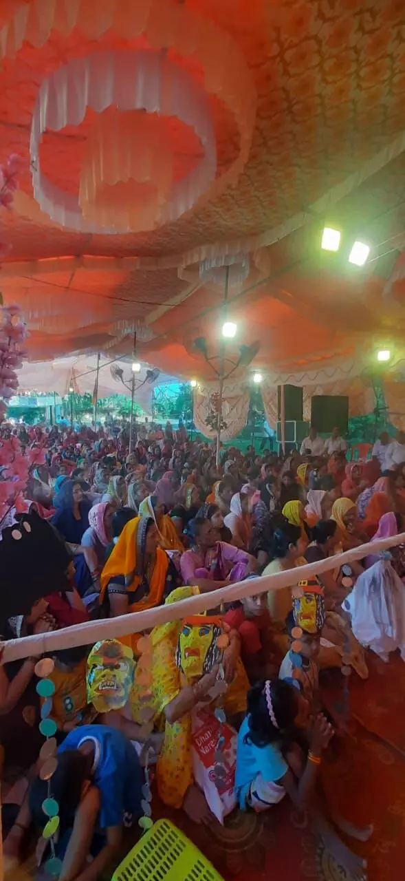 गणेश जन्मोत्सव की कथा सुन भावुक हुए श्रद्धालु, माता-पिता के सम्मान में बहे श्रद्धा के आँसू गणेश जन्मोत्सव की कथा सुन भावुक हुए श्रद्धालु, माता-पिता के सम्मान में बहे श्रद्धा के आँसू