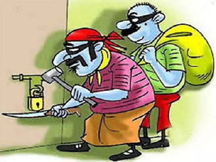 शिक्षिका और फौजी के घर के ताले तोड़े, लाखों का माल साफ