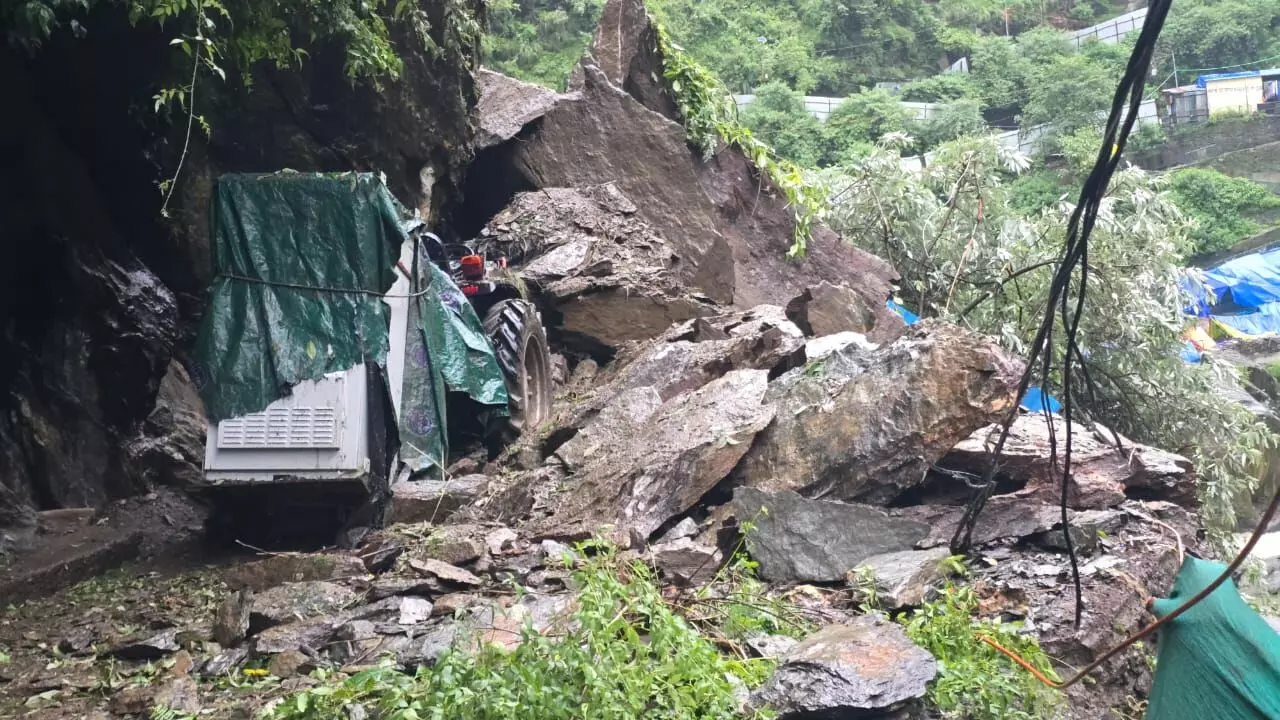 रुद्रप्रयाग के रुमसी गांव में बादल फटने से भारी तबाही, केदारनाथ यात्रा भी रोकी गई रुद्रप्रयाग के रुमसी गांव में बादल फटने से भारी तबाही, केदारनाथ यात्रा भी रोकी गई