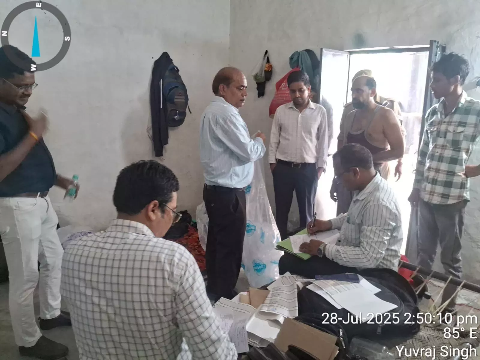 देवबंद के इमलिया गांव में नकली पनीर फैक्ट्री पर छापा, 7 कुंतल मिलावटी पनीर नष्ट देवबंद के इमलिया गांव में नकली पनीर फैक्ट्री पर छापा, 7 कुंतल मिलावटी पनीर नष्ट