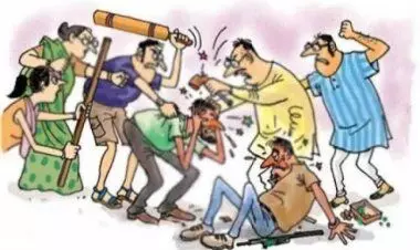 MUZAFFARNAGAR-दरवाजे की पैड़ी और गली में बुग्गी को लेकर संघर्ष, कई घायल MUZAFFARNAGAR-दरवाजे की पैड़ी और गली में बुग्गी को लेकर संघर्ष, कई घायल