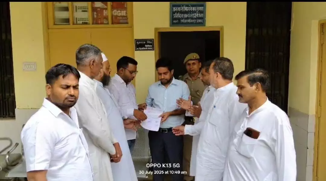 सभासद मौo वाजिद मलिक ने भायला फाटक का रास्ता खुलवाने के संबंध में एक ज्ञापन देवबन्द उप जिलाधिकारी को सौपा सभासद मौo वाजिद मलिक ने भायला फाटक का रास्ता खुलवाने के संबंध में एक ज्ञापन देवबन्द उप जिलाधिकारी को सौपा