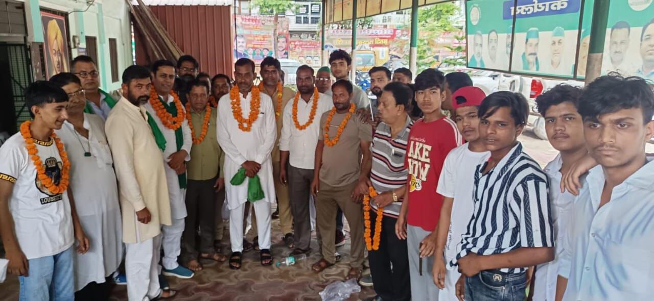 भारतीय किसान यूनियन टिकैत में दर्जनों किसान शामिल