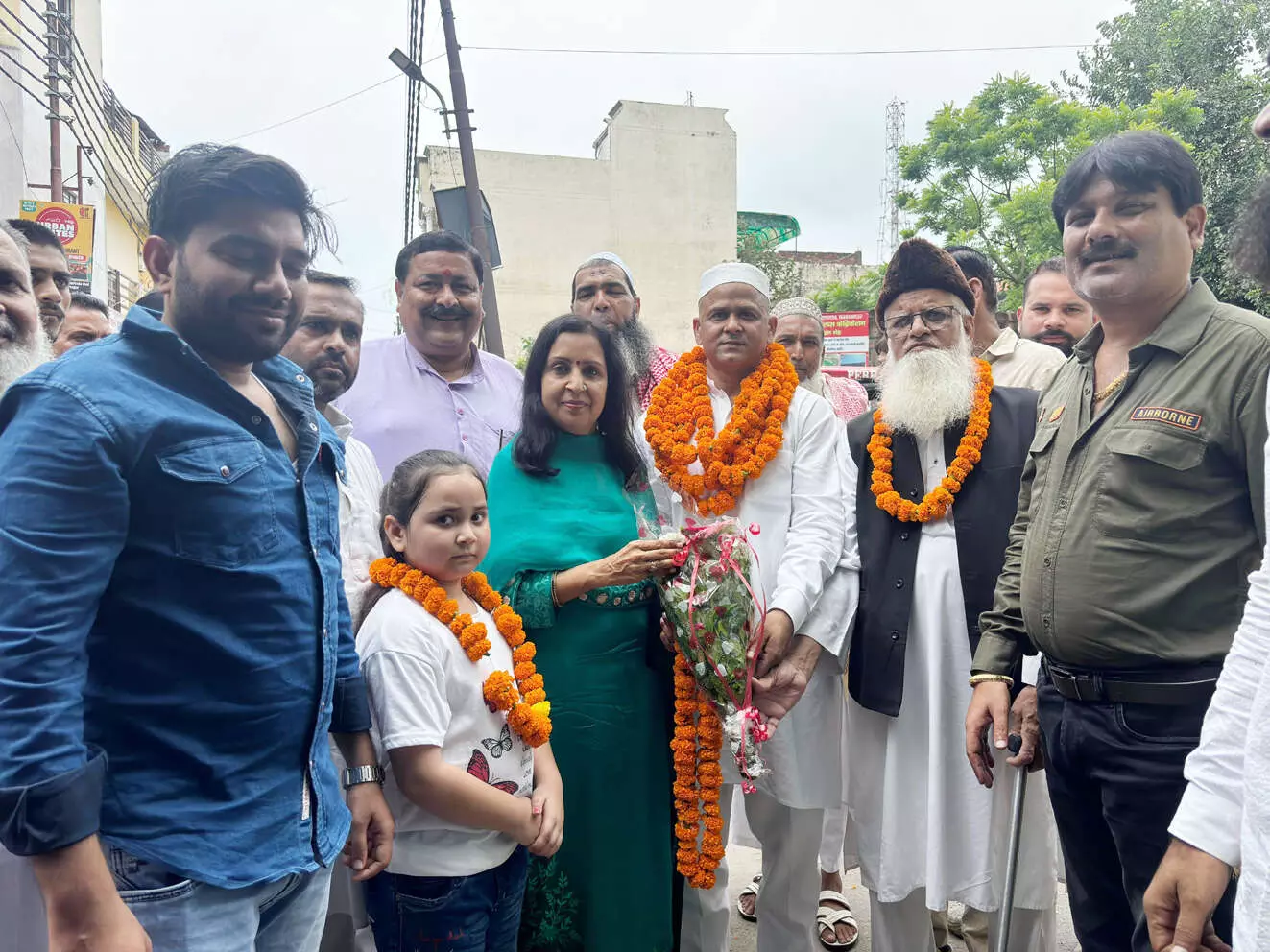 मीनाक्षी स्वरूप ने 109 लाख रुपये से बनी सड़कों का किया लोकार्पण मीनाक्षी स्वरूप ने 109 लाख रुपये से बनी सड़कों का किया लोकार्पण