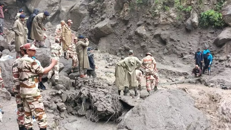 हिमाचल में कुदरत का कहर: किन्नौर में बादल फटने से तबाही, कैलाश यात्रा रोकी गई, 413 श्रद्धालु रेस्क्यू