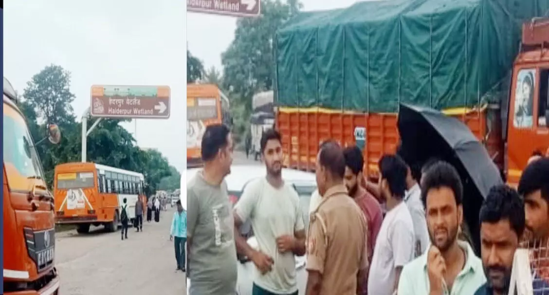 गंगा ने किया बैराज पार, पानीपत-खटीमा हाईवे पर यातायात रूका, देखें वीडियो.... गंगा ने किया बैराज पार, पानीपत-खटीमा हाईवे पर यातायात रूका, देखें वीडियो....