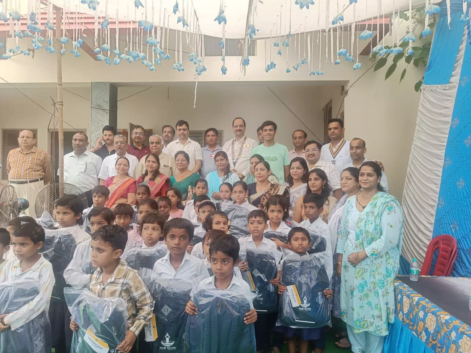 देवबंद में रोटरी क्लब ने किय कम्प्यूटर लैब का उदघाट देवबंद में रोटरी क्लब ने किय कम्प्यूटर लैब का उदघाट