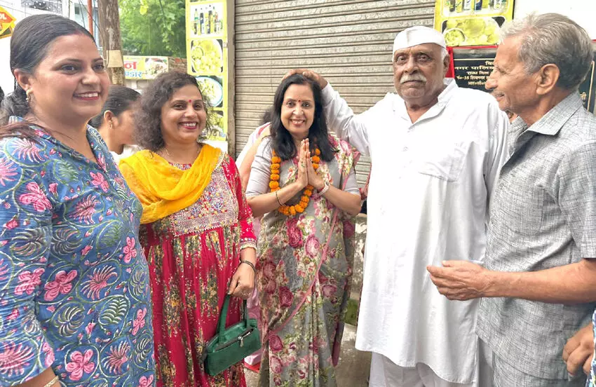 मीनाक्षी स्वरूप ने दी विकास की सौगात-छह वार्डों में नौ सड़कों का लोकार्पण मीनाक्षी स्वरूप ने दी विकास की सौगात-छह वार्डों में नौ सड़कों का लोकार्पण