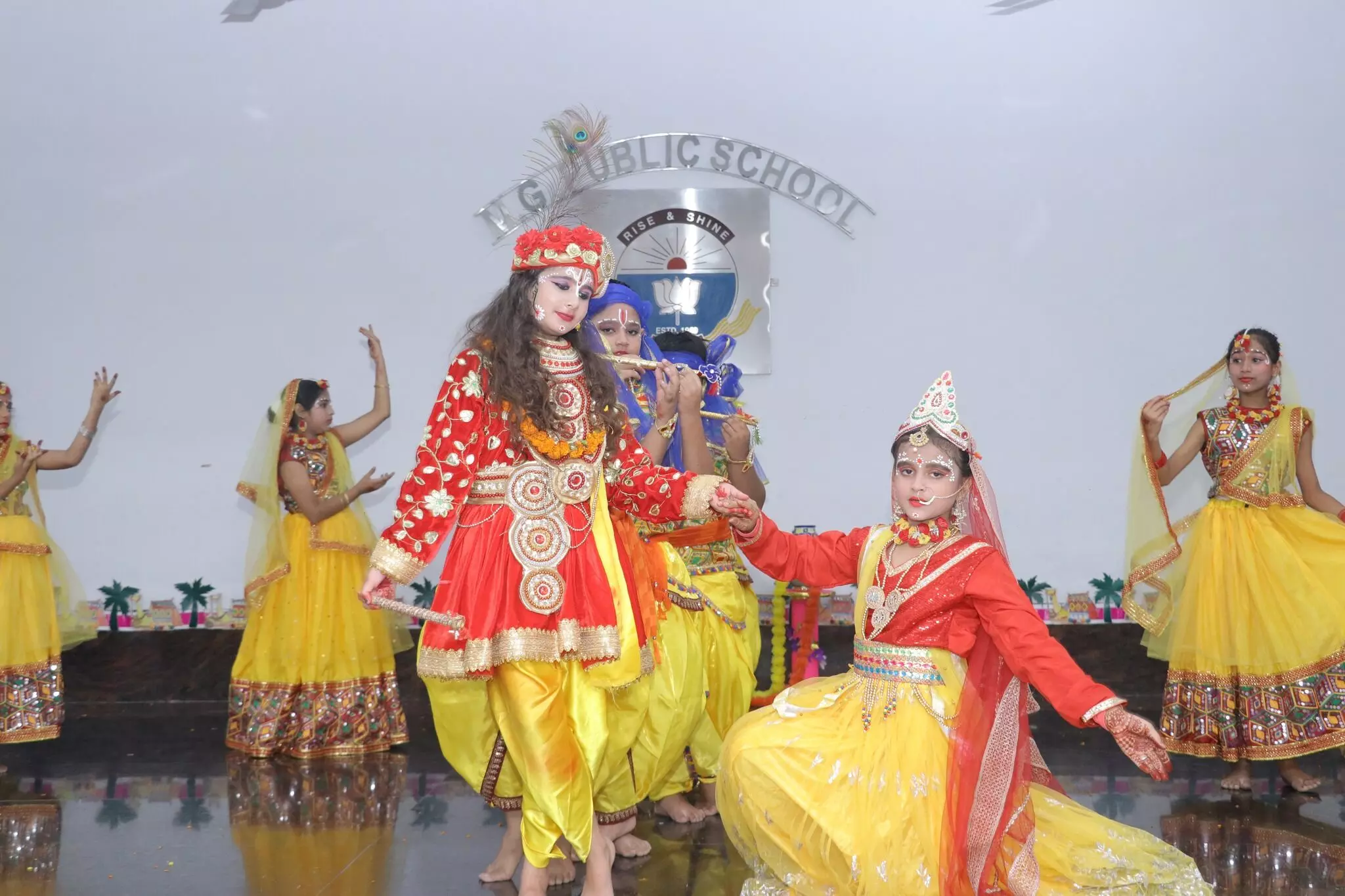 एम.जी. पब्लिक स्कूल में धूमधाम से मना श्री कृष्ण जन्मोत्सव एम.जी. पब्लिक स्कूल में धूमधाम से मना श्री कृष्ण जन्मोत्सव