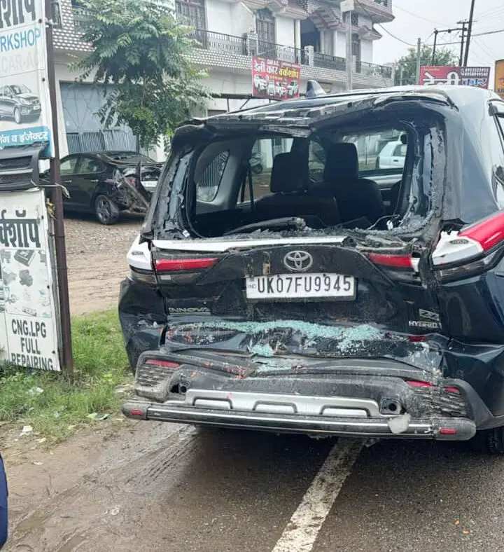 रोडवेज बसों ने कांग्रेस नेता की बहन की कार को मारी टक्कर