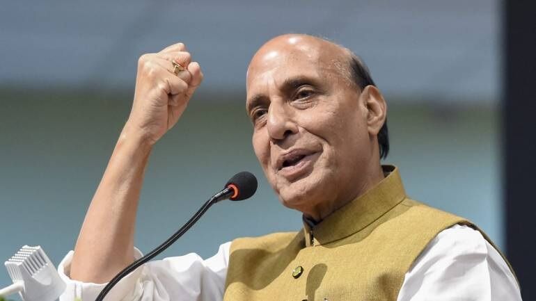 अब भारत में ही बनेंगे 101 रक्षा उपकरण एवं साजोसामानः राजनाथ अब भारत में ही बनेंगे 101 रक्षा उपकरण एवं साजोसामानः राजनाथ