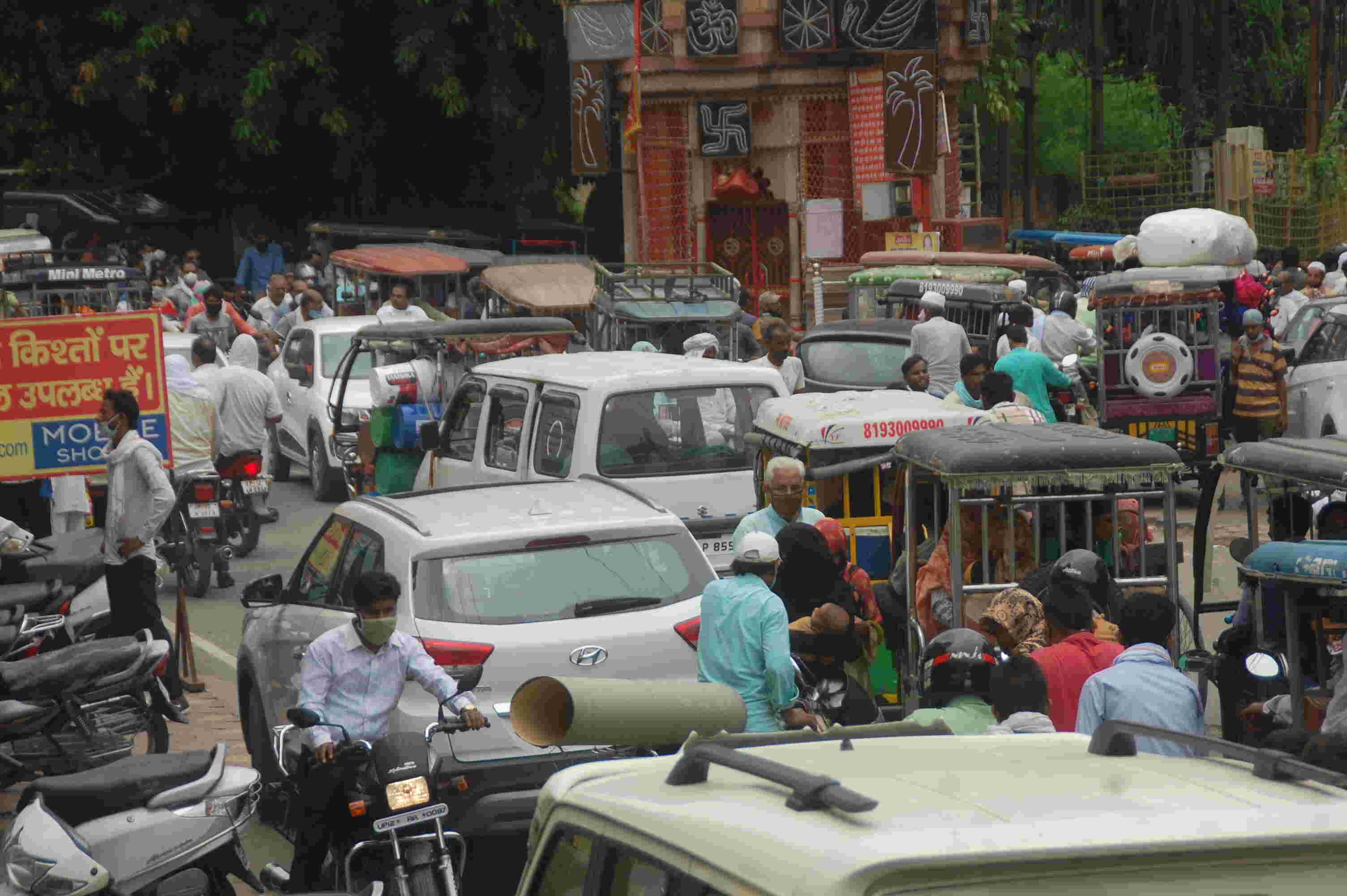 मुजफ्फरनगर में बाजारों में उमड़ी भीड़,शहर जाम